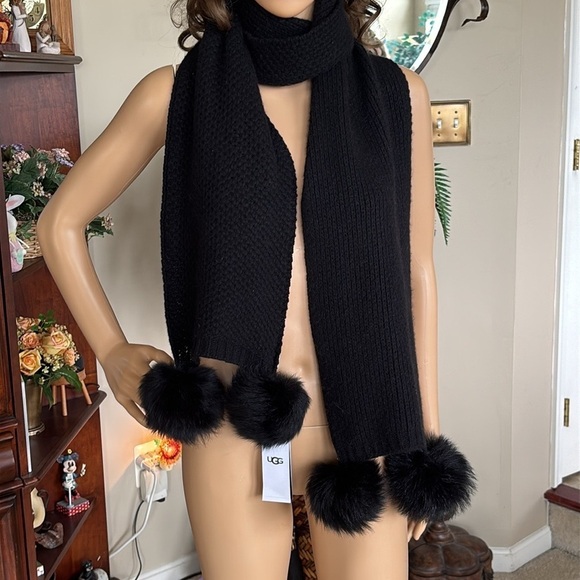 Brand New UGG 100% Cashmere Black Knit Scarf w/ Real Lamb Fur Sheepskin Pom Poms - Picture 2 of 15